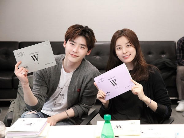 han-hyo-joo with lee jong suk